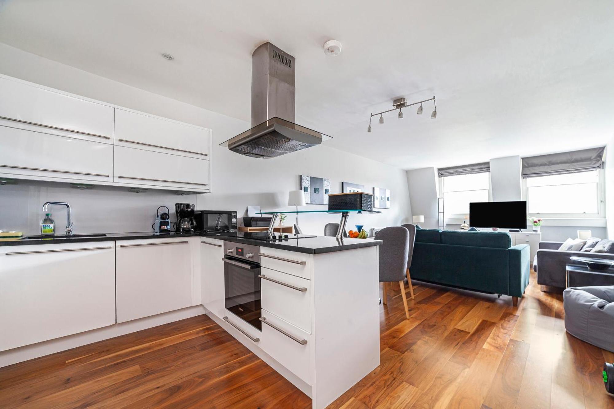 Deluxe Holborn Two Bedroom * Londra
